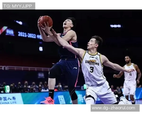 深入分析成都篮球队反击战术的特点与优势 深入分析成都篮球队反击战术的特点与优势