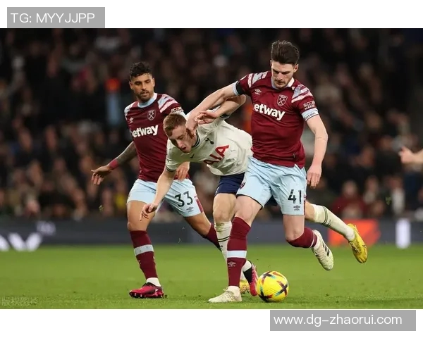 吉达伊蒂哈德与扎巴汉的巅峰对决展现足球魅力与激情的较量