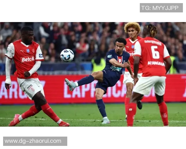 拉瓦勒与兰斯激战正酣双方拼尽全力争夺胜利的精彩瞬间回顾