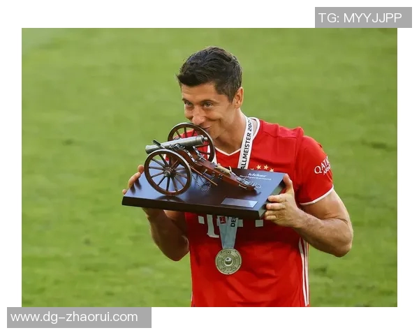 莱万领衔新一代足球巨星崛起,重塑世界足坛格局与未来发展方向 莱万领衔新一代足球巨星崛起,重塑世界足坛格局与未来发展方向