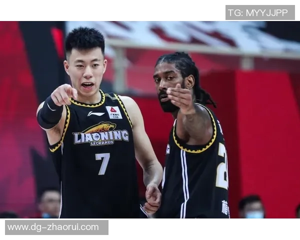 广东与辽宁总决赛首战激战正酣双方球员全力以赴争夺胜利荣耀